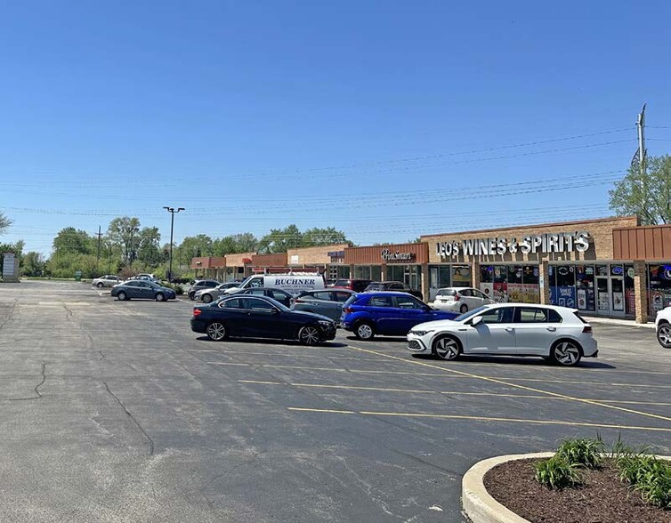 3010-3054 W Hobson Rd, Woodridge, IL à louer - Photo de l’immeuble – Image 2 sur 6
