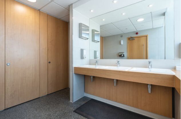 97-109 Uxbridge Rd, Londres à louer - Photo de l’immeuble – Image 2 sur 5