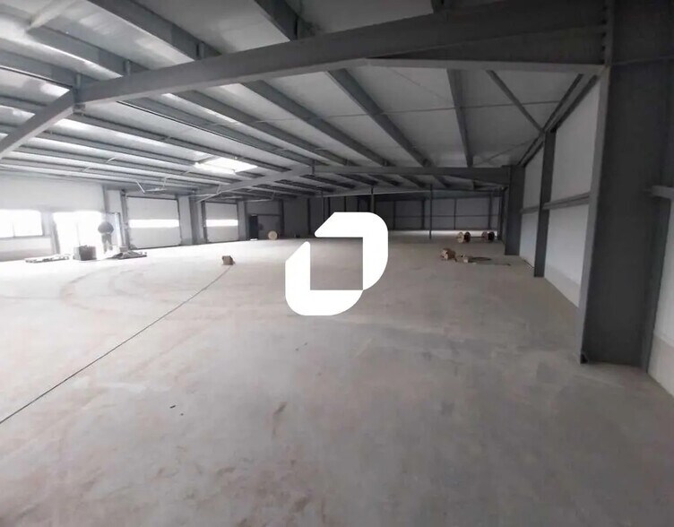 Local d’activités dans Générac à louer - Photo de l’immeuble – Image 2 sur 7