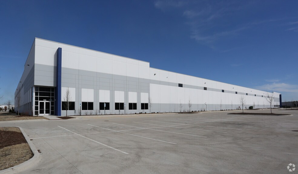 1365-1395 Brewster Creek Blvd, Bartlett, IL à louer - Photo de l’immeuble – Image 3 sur 5