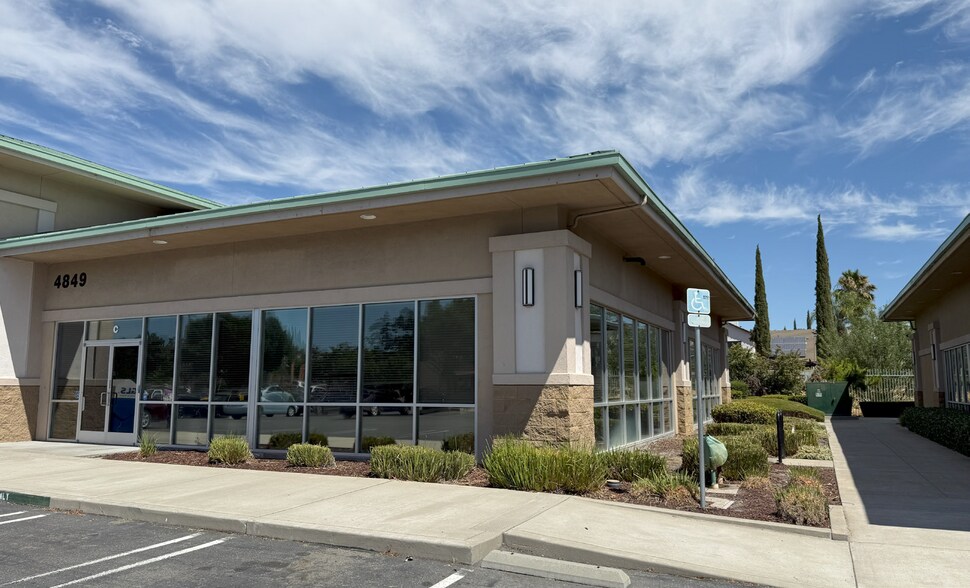 4849 Lone Tree Way, Antioch, CA à louer - Photo de l’immeuble – Image 1 sur 4