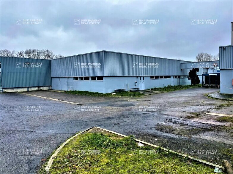 Local d’activités dans Savigny-le-Temple à louer - Photo de l’immeuble – Image 1 sur 14