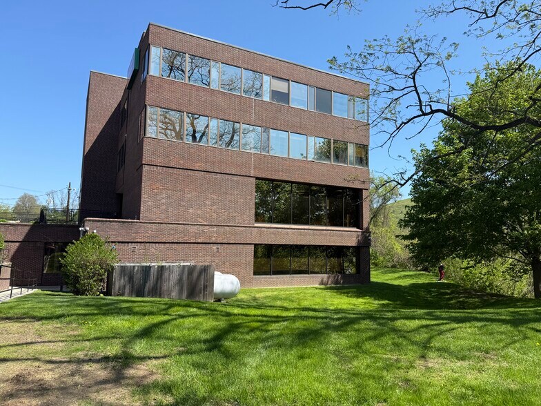 201 Main st, Brattleboro, VT à vendre - Photo de l’immeuble – Image 3 sur 17
