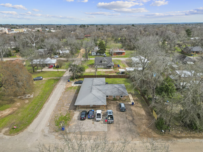 300 S Cedar St, Crockett, TX à vendre - Photo de l’immeuble – Image 3 sur 36