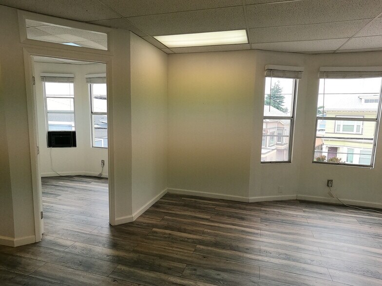 4609-4695 Telegraph Ave, Oakland, CA à louer - Photo de l’immeuble – Image 2 sur 7