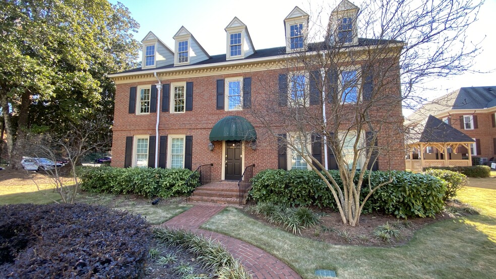8409 Dunwoody Pl, Sandy Springs, GA à louer - Photo de l’immeuble – Image 2 sur 8