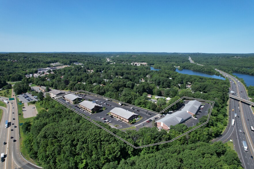 27 Midstate Dr, Auburn, MA à louer - Photo de l’immeuble – Image 1 sur 7