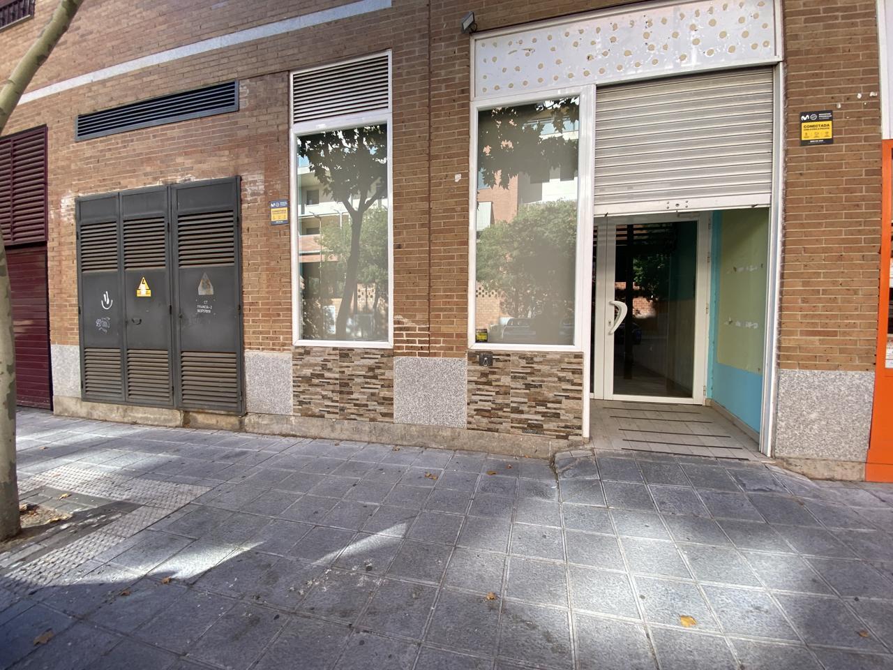 Local commercial dans Azuqueca de Henares, Guadalajara à louer Photo de l’immeuble– Image 1 sur 11