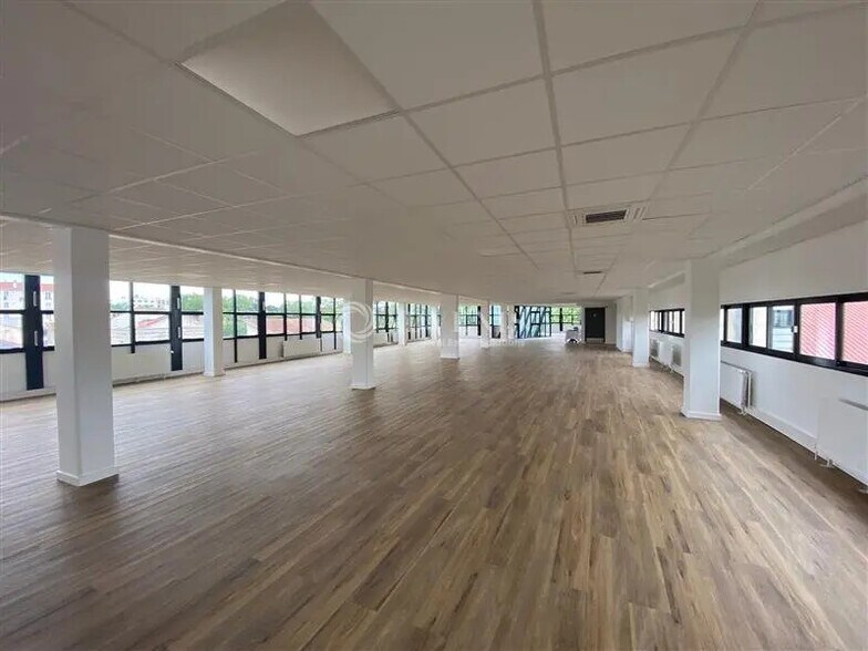 Bureau dans Champigny-sur-Marne à louer - Photo de l’immeuble – Image 3 sur 12
