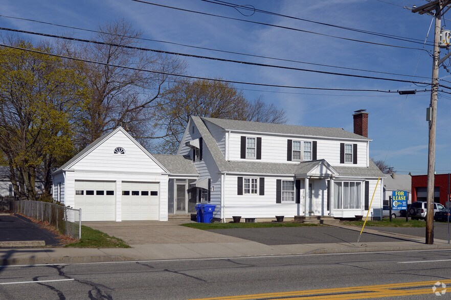 24 Newport Ave, Pawtucket, RI à vendre - Photo de l’immeuble – Image 2 sur 23