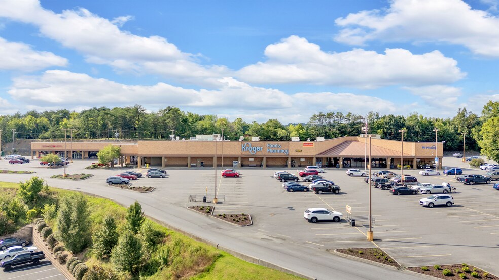 1664 E Stone Dr, Kingsport, TN à louer - Photo de l’immeuble – Image 2 sur 7