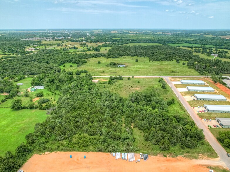 373 Howard Blvd, Harrah, OK à vendre - Photo de l’immeuble – Image 3 sur 18