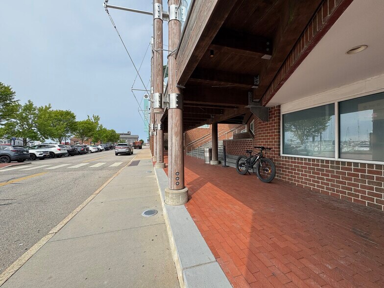 75 Long Wharf Mall, Newport, RI à louer - Photo de l’immeuble – Image 3 sur 4