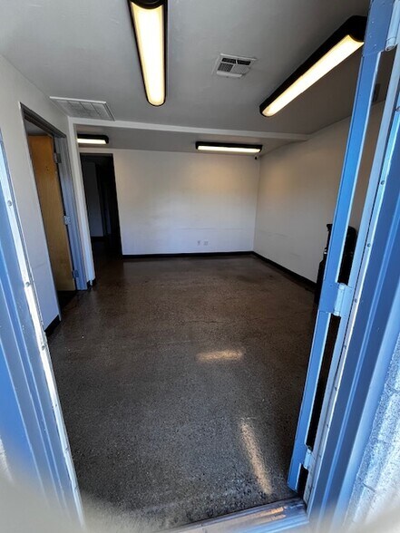 302 W Melinda Ln, Phoenix, AZ à louer - Photo de l’immeuble – Image 2 sur 4