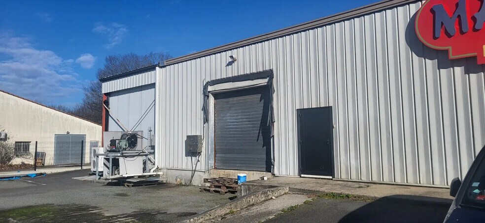 Local d'activités dans Artigues-près-Bordeaux à vendre - Photo de l’immeuble – Image 2 sur 8