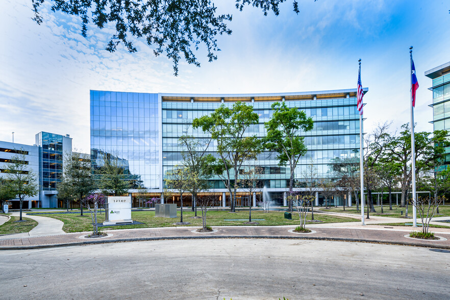 12140 Wickchester Ln, Houston, TX à louer - Photo de l’immeuble – Image 3 sur 16