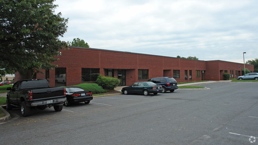 801 Barkwood Ct, Linthicum, MD à louer - Photo de l’immeuble – Image 1 sur 4