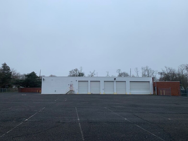 195 Leonardville Rd, Belford, NJ à louer - Photo de l’immeuble – Image 3 sur 4