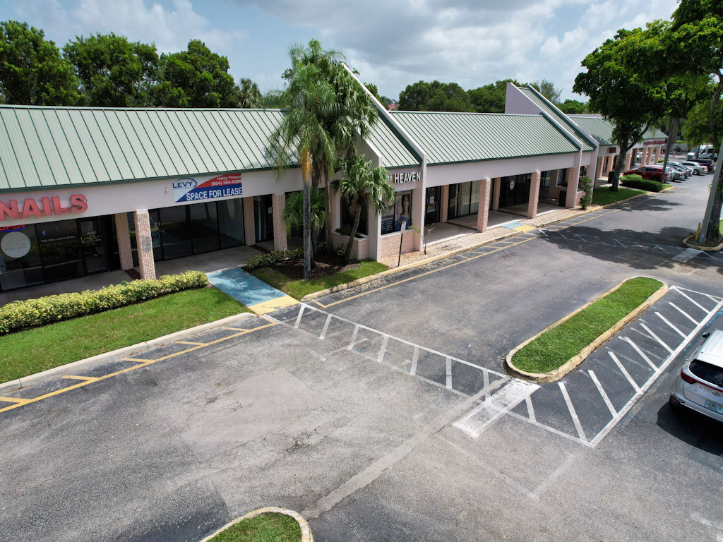 7101-7225 W Oakland Park Blvd, Lauderhill, FL à louer Photo de l’immeuble– Image 1 sur 6