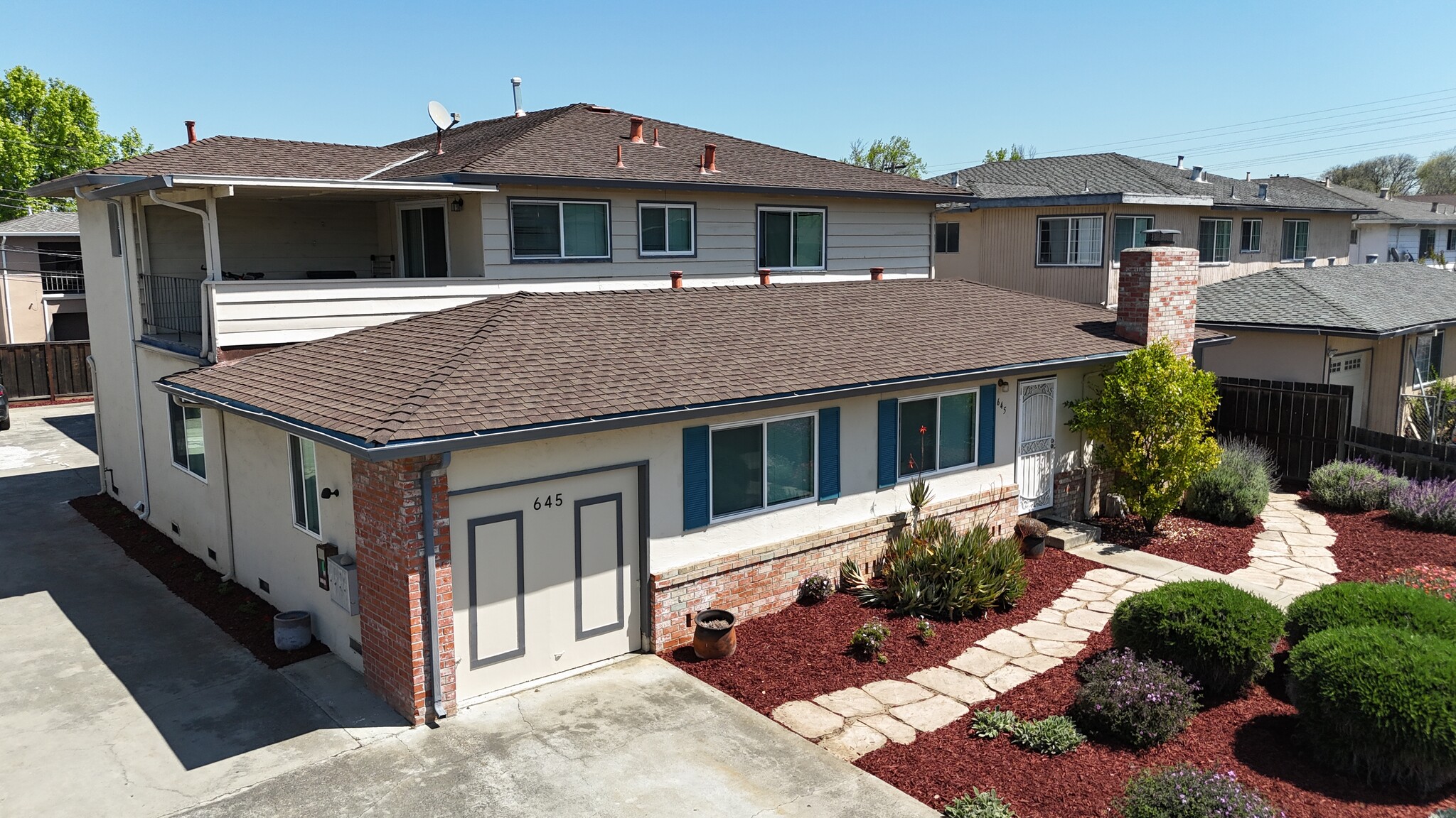 645 Azara Pl, Sunnyvale, CA à vendre Photo de l’immeuble– Image 1 sur 6