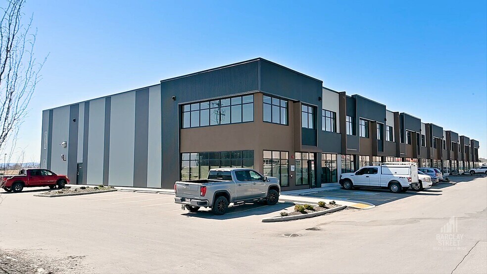 120 Commercial Dr, Calgary, AB à vendre - Vidéo sur l’annonce professionnelle – Image 2 sur 7