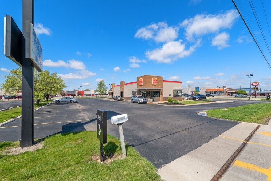 3904 W Bethel Ave, Muncie, IN à vendre - Photo de l’immeuble – Image 3 sur 5