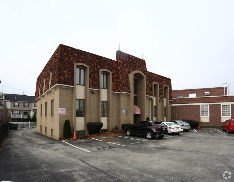 326 W Lancaster Ave, Ardmore, PA à louer - Photo de l’immeuble – Image 1 sur 4