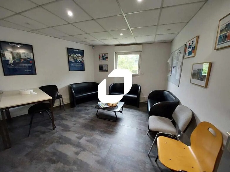 Bureau dans Nîmes à vendre - Photo de l’immeuble – Image 1 sur 18