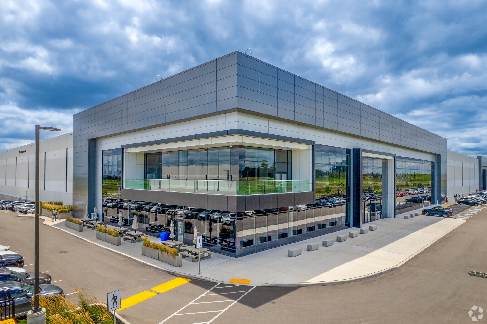 850 Gibraltar Rd, Vaughan, ON à louer Photo de l’immeuble– Image 1 sur 6