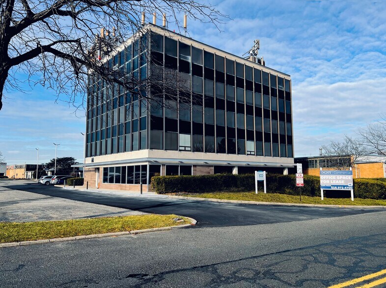 60 E Industry Ct, Deer Park, NY à louer - Photo de l’immeuble – Image 3 sur 5