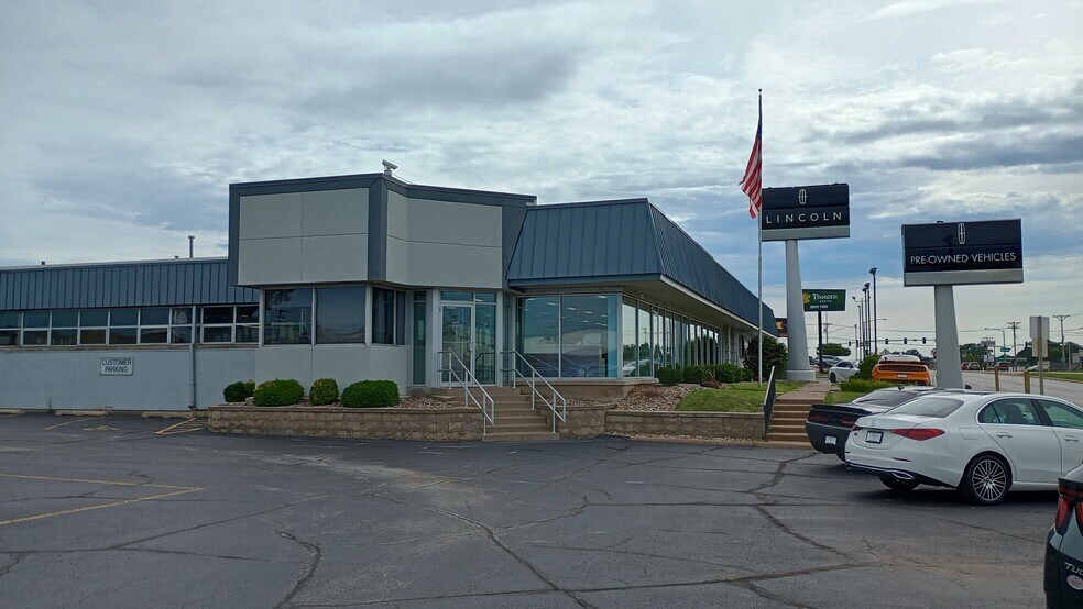 520 W Kimberly Rd, Davenport, IA à louer - Photo de l’immeuble – Image 1 sur 44