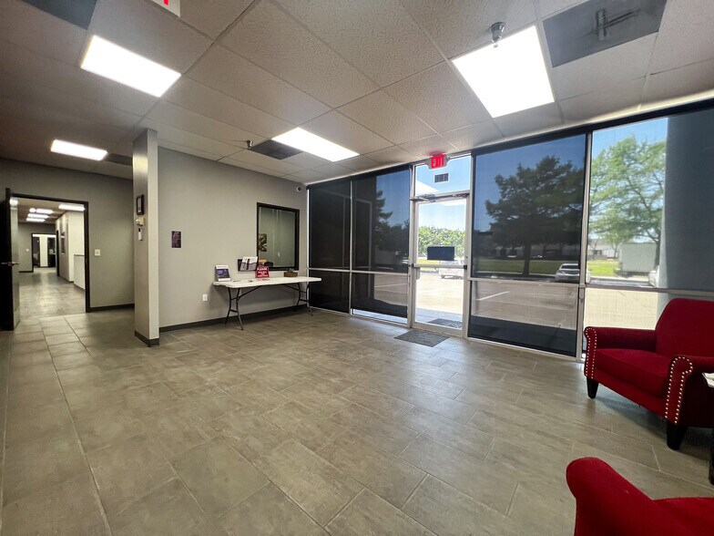 8600 N Royal Ln, Irving, TX à louer - Photo de l’immeuble – Image 3 sur 14