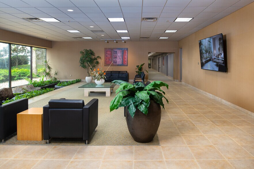 2402 Wildwood Ave, North Little Rock, AR à louer - Hall d’entrée – Image 3 sur 26