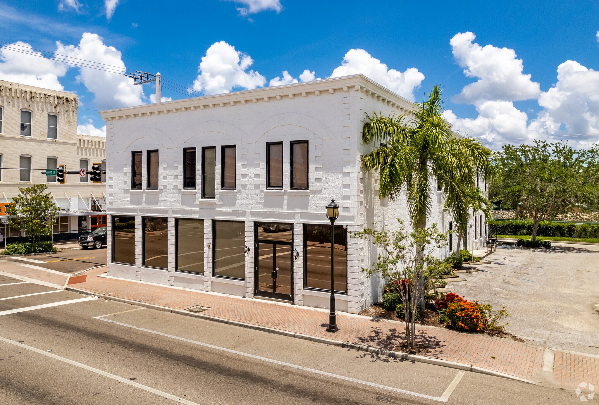905 Manatee Ave E, Bradenton, FL à louer Photo principale– Image 1 sur 10