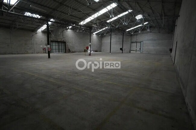 Plus de détails pour Local d’activités à vendre