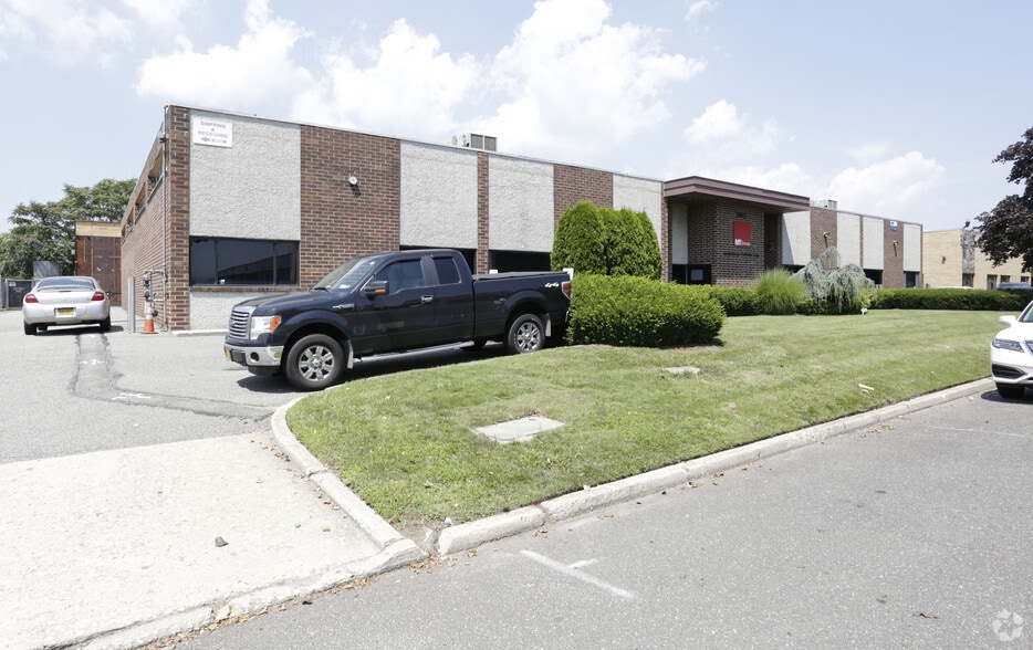 145 Sherwood Ave, Farmingdale, NY à louer - Photo principale – Image 1 sur 3