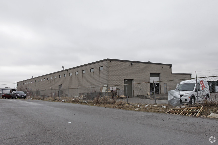 180 Bovaird Dr, Brampton, ON à louer - Photo de l’immeuble – Image 2 sur 2