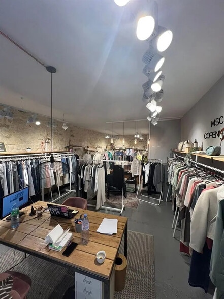 Local commercial dans Paris à louer - Photo intérieure – Image 1 sur 2