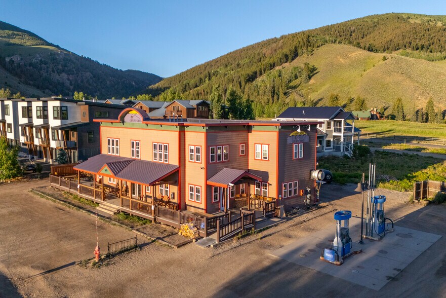 228 Elcho Ave, Crested Butte, CO à vendre - Photo de l’immeuble – Image 2 sur 33