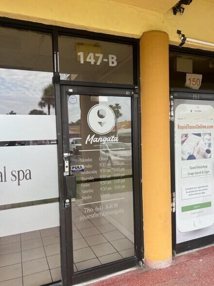 11300 NW 87th Ct, Hialeah, FL à louer - Photo de l’immeuble – Image 2 sur 13