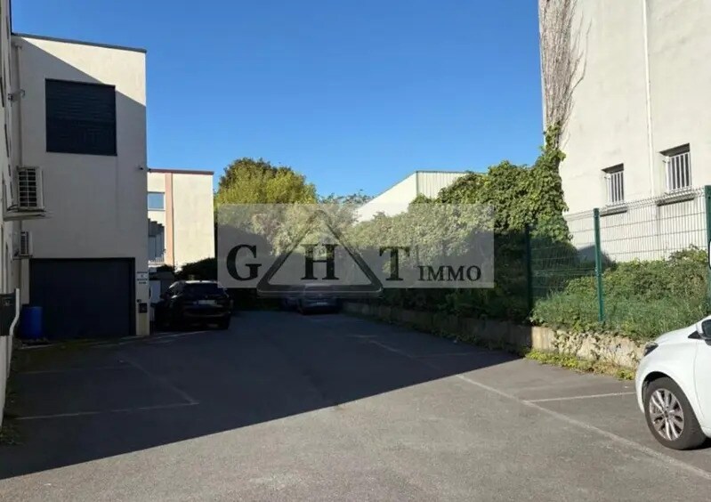 Industriel/Logistique dans Neuilly-Plaisance à vendre - Photo de l’immeuble – Image 2 sur 5