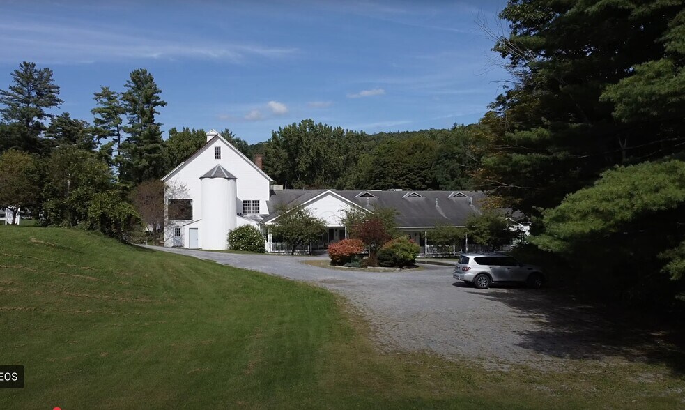 910 Cold Spring Rd, Williamstown, MA à vendre - Photo de l’immeuble – Image 2 sur 26