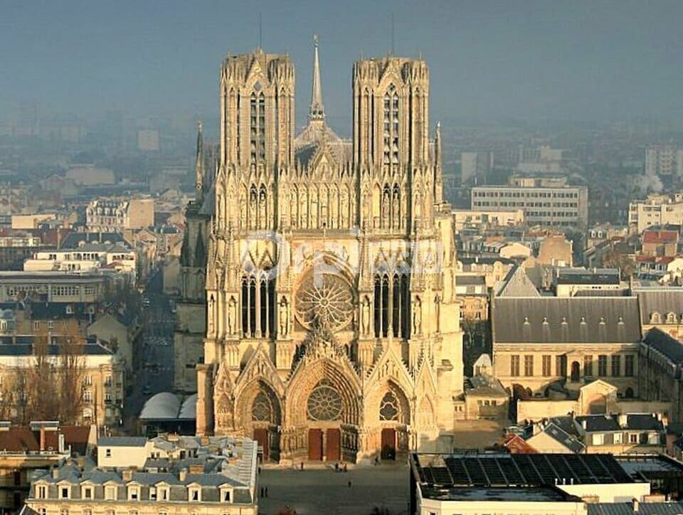 Local commercial dans Reims à louer Photo de l’immeuble– Image 1 sur 2