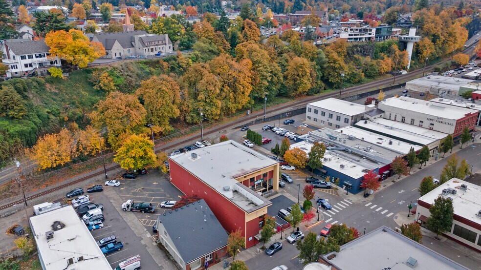 900 Main St, Oregon City, OR à louer - Photo de l’immeuble – Image 3 sur 20