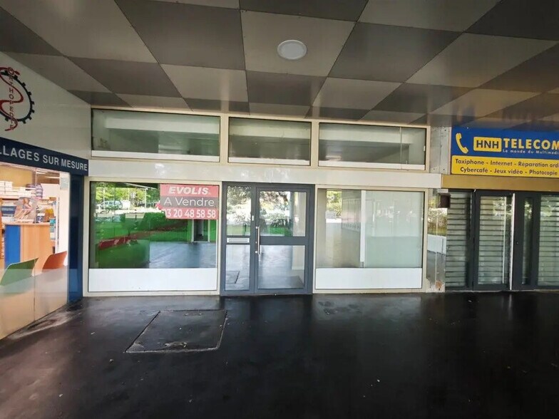 Local commercial dans Mons-en-Baroeul à vendre - Hall d’entrée – Image 1 sur 11