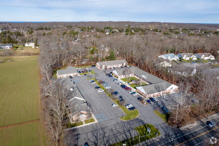 6144 Route 25A, Wading River, NY à vendre - Photo de l’immeuble – Image 3 sur 4