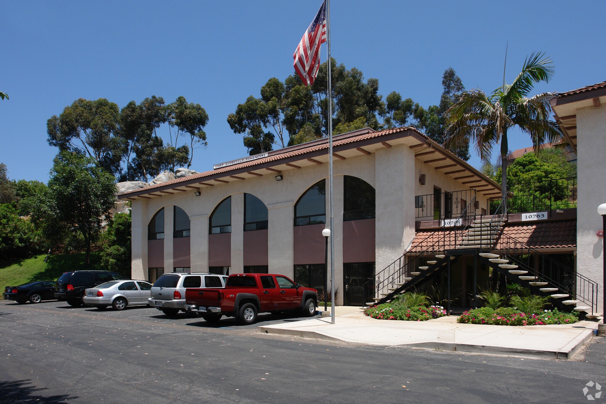 10765 Woodside Ave, Santee, CA à louer Photo principale– Image 1 sur 3