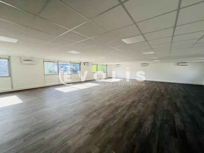 3-7 Avenue Des Frères Lumières, Villiers-sur-Marne à louer - Photo de l’immeuble – Image 2 sur 9
