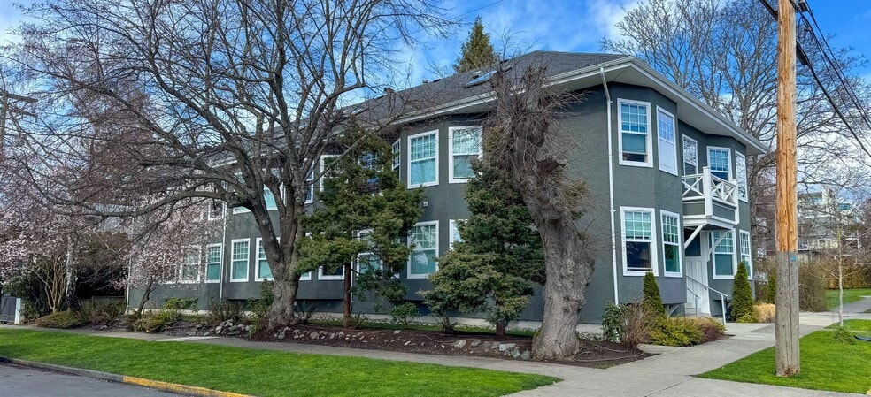 340 Linden Ave, Victoria, BC à vendre - Photo de l’immeuble – Image 2 sur 11