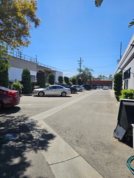 18215-18217 Parthenia St, Northridge, CA à louer - Photo de l’immeuble – Image 2 sur 9